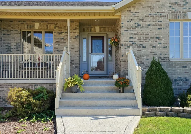 Photo 2 of Single family home for sale at 2501 Howard Castle Dr, Dyer, IN 46311 | MLS# 847255 | Listing updated on 2026-10-27