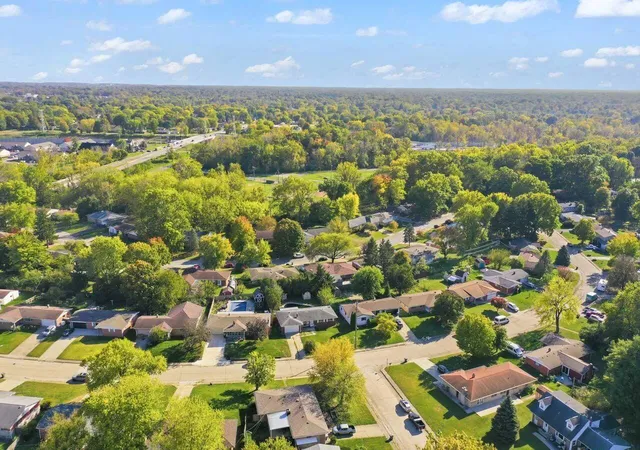 Photo 4 of Single family home for sale at 2129 Radcliffe Ave, Indianapolis, IN 46227 | MLS# 847250 | Listing updated on 2026-10-24