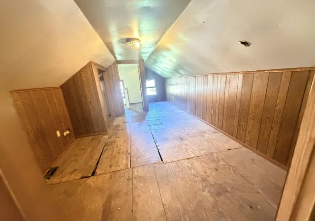 Photo 3 of Single family home for sale at 3910 Arthington Blvd, Indianapolis, IN 46226 | MLS# 847404 | Listing updated on 2026-10-27