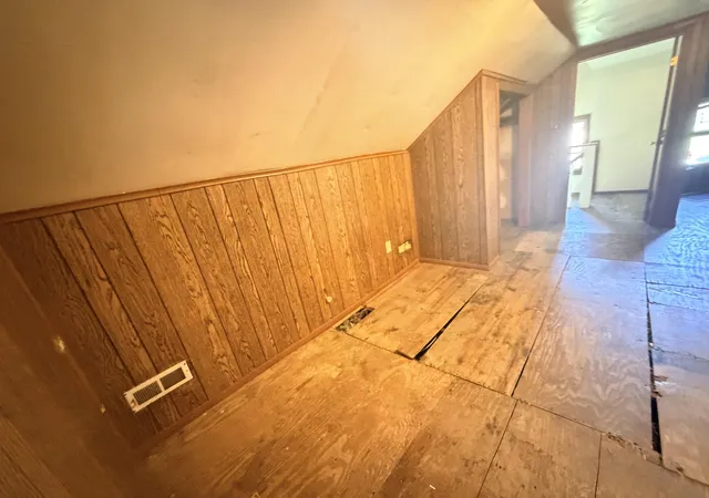 Photo 3 of Single family home for sale at 3910 Arthington Blvd, Indianapolis, IN 46226 | MLS# 847404 | Listing updated on 2026-10-27