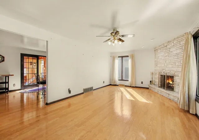 Photo 3 of Single family home for sale at 309 Duneland Beach Dr, Michigan City, IN 46360 | MLS# 847265 | Listing updated on 2026-10-23