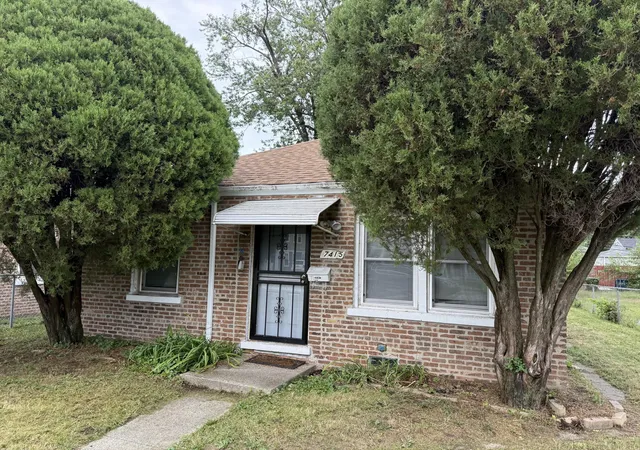 Single family home for sale at 7415 Chestnut Ave, Hammond, IN 46324 | MLS# 847274