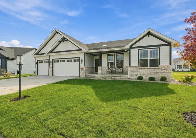 Photo 1 of Single family home for sale at 14609 S Quartz Ln, Dyer, IN 46311 | MLS# 847475 | Listing updated on 2026-10-28