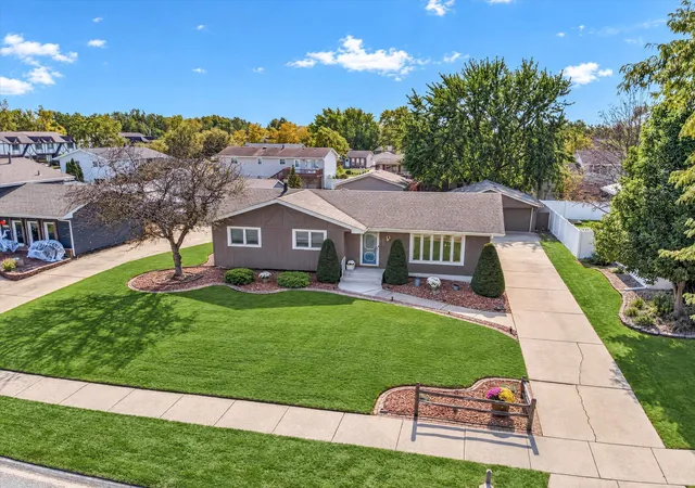 Photo 1 of Single family home for sale at 1005 Lancaster Ln, Dyer, IN 46311 | MLS# 847496 | Listing updated on 2026-10-28