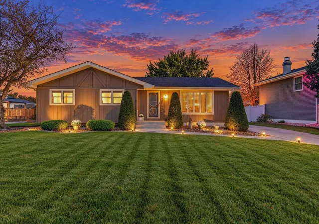 Photo 1 of Single family home for sale at 1005 Lancaster Ln, Dyer, IN 46311 | MLS# 847496 | Listing updated on 2026-10-28