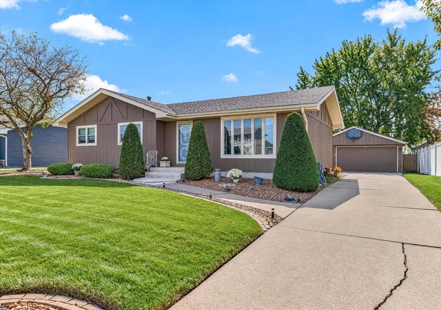 Photo 4 of Single family home for sale at 1005 Lancaster Ln, Dyer, IN 46311 | MLS# 847496 | Listing updated on 2026-10-28