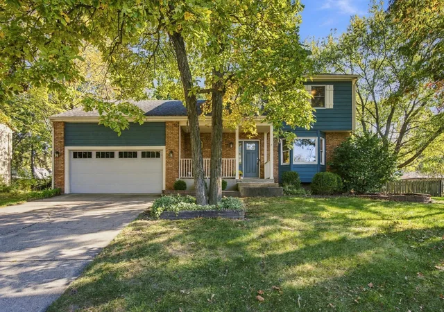 Photo 1 of Single family home for sale at 3906 Oak Grv Dr, Valparaiso, IN 46383 | MLS# 847302 | Listing updated on 2026-10-27