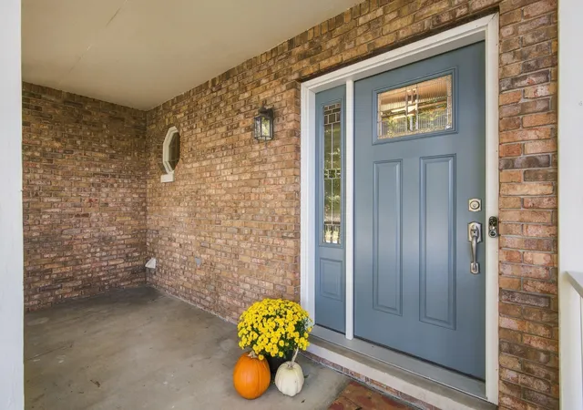 Photo 2 of Single family home for sale at 3906 Oak Grv Dr, Valparaiso, IN 46383 | MLS# 847302 | Listing updated on 2026-10-27