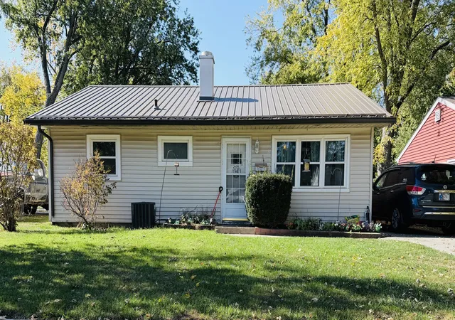 Single family home for sale at 303 Chester Ave, Valparaiso, IN 46383 | MLS# 847319