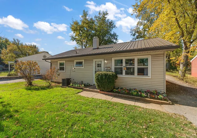 Single family home for sale at 303 Chester Ave, Valparaiso, IN 46383 | MLS# 847319