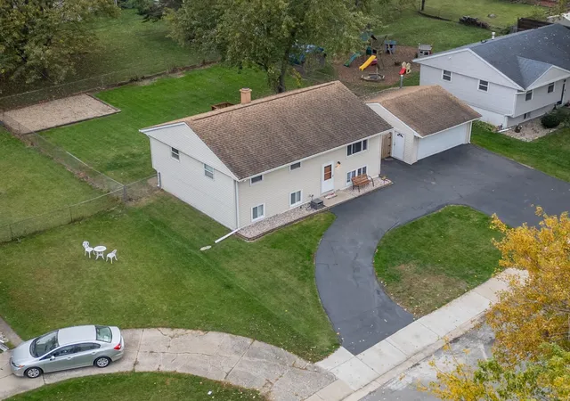 Photo 3 of Single family home for sale at 3801 W 78th Avenue, Merrillville, IN 46410 | MLS# 847406 | Listing updated on 2026-10-28