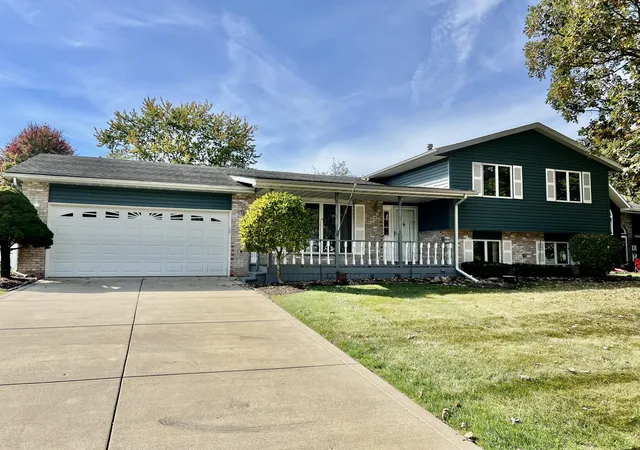 Single family home for sale at 8515 Wheeler Pl, Crown Point, IN 46307 | MLS# 847348