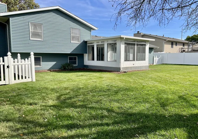 Photo 4 of Single family home for sale at 8515 Wheeler Pl, Crown Point, IN 46307 | MLS# 847348 | Listing updated on 2026-10-27