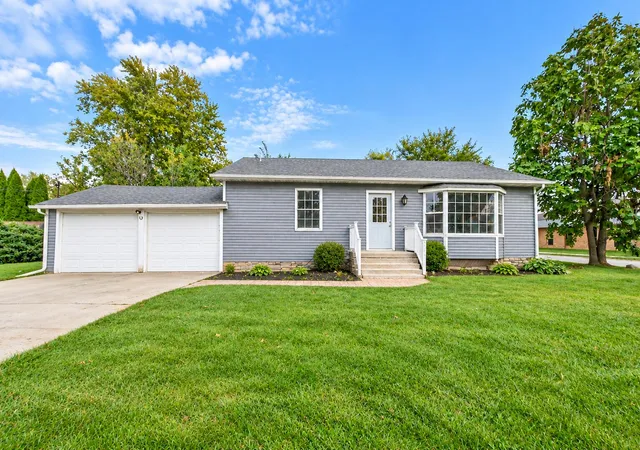 Photo 1 of Single family home for sale at 6916 W 129th Avenue, Cedar Lake, IN 46303 | MLS# 847497 | Listing updated on 2026-10-28