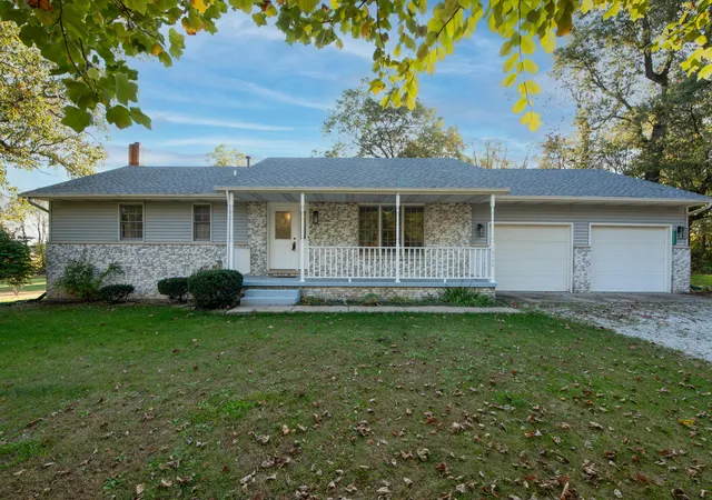 Single family home for sale at 10260 N 1000 West, De Motte, IN 46310 | MLS# 847356
