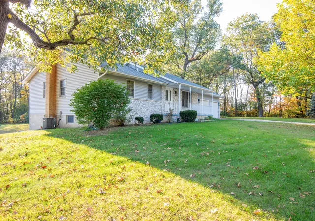 Photo 3 of Single family home for sale at 10260 N 1000 West, De Motte, IN 46310 | MLS# 847356 | Listing updated on 2026-10-27