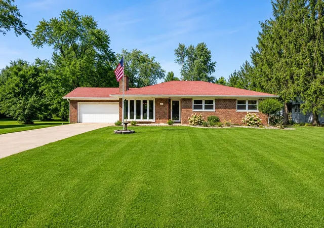 Photo 1 of Single family home for sale at 15712 W 87th Avenue, Dyer, IN 46311 | MLS# 847366 | Listing updated on 2026-10-26