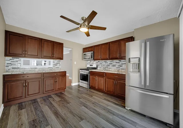 Photo 3 of Single family home for sale at 2421 Walnut Dr, Highland, IN 46322 | MLS# 847378 | Listing updated on 2026-10-26