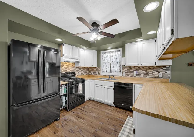 Photo 3 of Single family home for sale at 902 S Lake Park Ave, Hobart, IN 46342 | MLS# 847403 | Listing updated on 2026-10-27