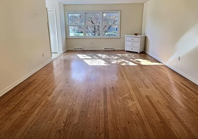Photo 4 of Single family home for sale at 702 Sunset Dr, Kouts, IN 46347 | MLS# 847405 | Listing updated on 2026-10-27