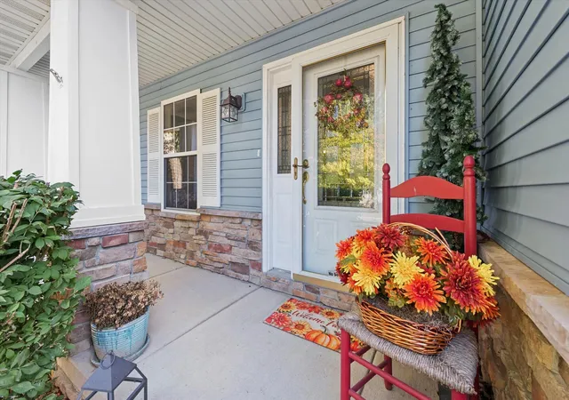 Photo 2 of Single family home for sale at 763 Ravinia Dr E, Valparaiso, IN 46385 | MLS# 847357 | Listing updated on 2026-10-26