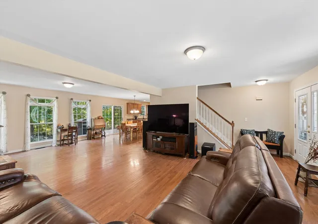 Photo 4 of Single family home for sale at 763 Ravinia Dr E, Valparaiso, IN 46385 | MLS# 847357 | Listing updated on 2026-10-26