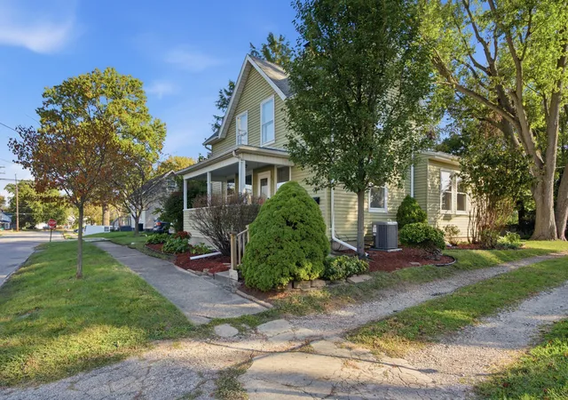 Photo 3 of Single family home for sale at 207 L St, La Porte, IN 46350 | MLS# 847375 | Listing updated on 2026-10-27