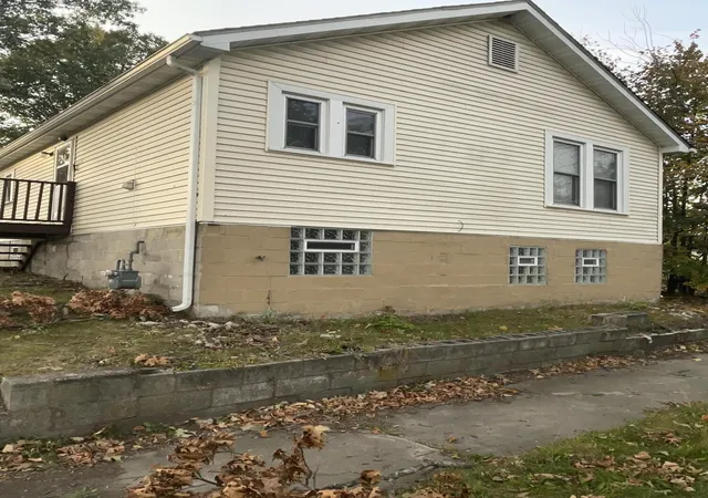 Photo 2 of Single family home for sale at 3760 Sandusky St, Hobart, IN 46342 | MLS# 847369 | Listing updated on 2026-10-27