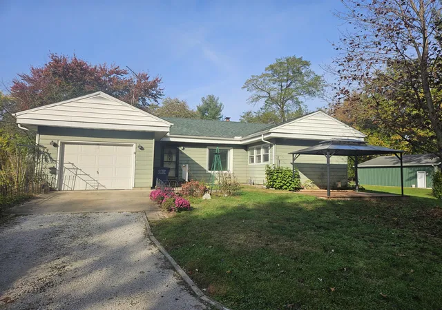 Photo 1 of Single family home for sale at 404 S Longshore Dr, Walkerton, IN 46574 | MLS# 847424 | Listing updated on 2026-10-27