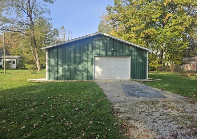 Photo 4 of Single family home for sale at 404 S Longshore Dr, Walkerton, IN 46574 | MLS# 847424 | Listing updated on 2026-10-27
