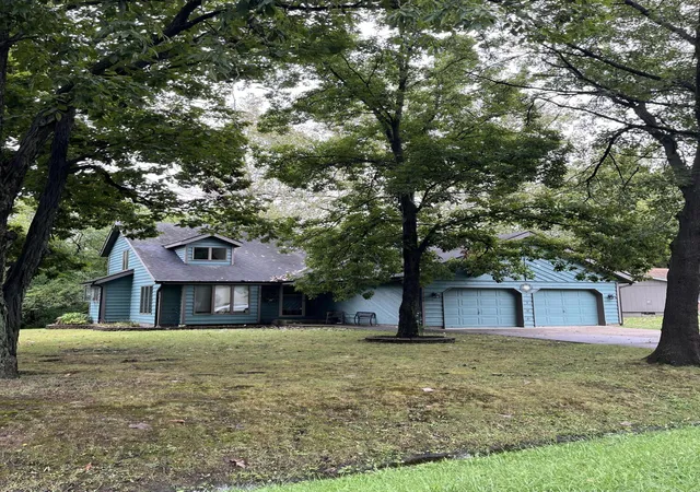 Photo 2 of Single family home for sale at 2196 Elm Tree Ln, Crown Point, IN 46307 | MLS# 847417 | Listing updated on 2026-10-27