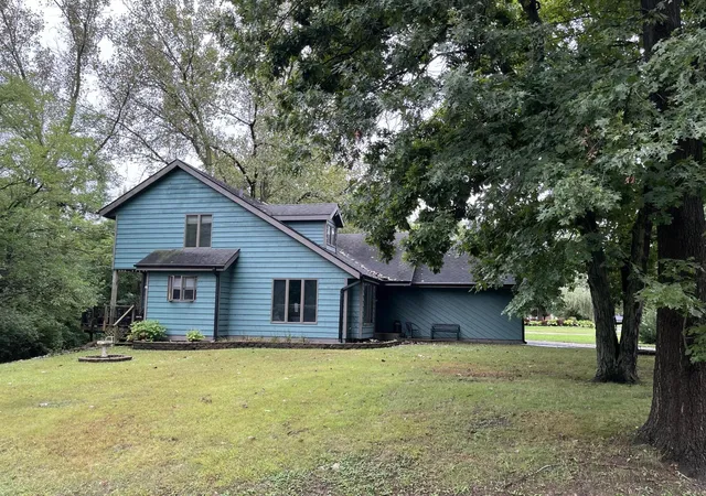 Photo 3 of Single family home for sale at 2196 Elm Tree Ln, Crown Point, IN 46307 | MLS# 847417 | Listing updated on 2026-10-27