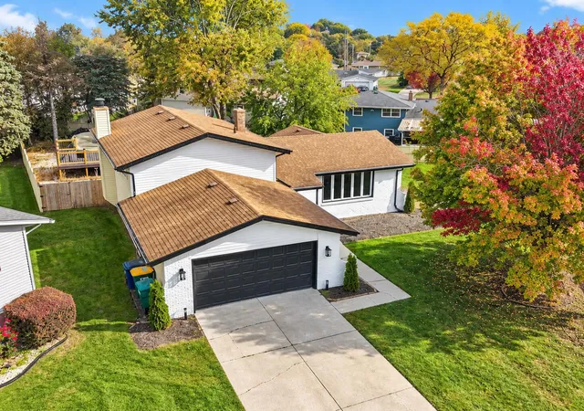 Photo 1 of Single family home for sale at 9123 Crestwood Ct, Munster, IN 46321 | MLS# 847474 | Listing updated on 2026-10-28