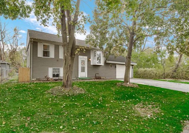 Photo 2 of Single family home for sale at 1107 W 39th Place, Hobart, IN 46342 | MLS# 847443 | Listing updated on 2026-10-27