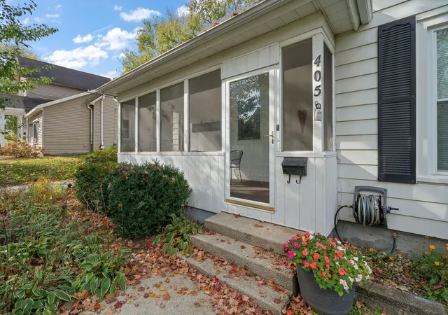 Photo 1 of Single family home for sale at 405 Napoleon St, Valparaiso, IN 46383 | MLS# 847477 | Listing updated on 2026-10-28