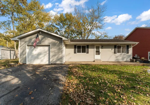 Photo 1 of Single family home for sale at 15819 East Dr, Lowell, IN 46356 | MLS# 847439 | Listing updated on 2026-10-27