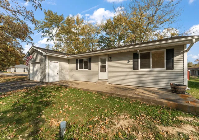 Photo 3 of Single family home for sale at 15819 East Dr, Lowell, IN 46356 | MLS# 847439 | Listing updated on 2026-10-27