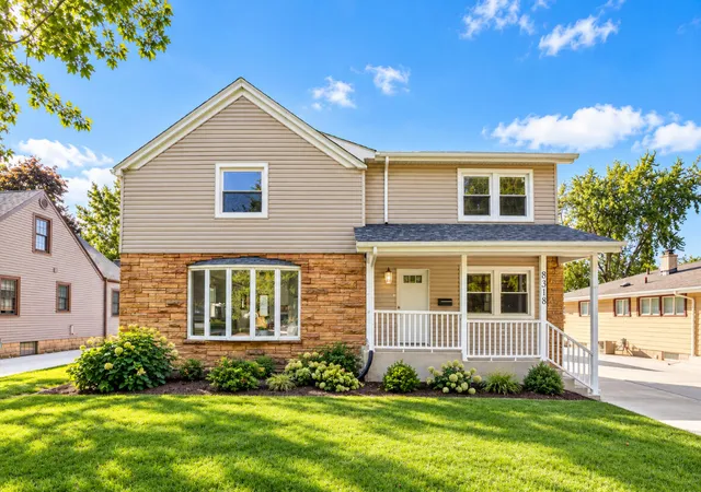 Photo 1 of Single family home for sale at 8318 Howard Ave, Munster, IN 46321 | MLS# 847494 | Listing updated on 2026-10-29