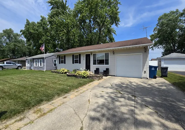 Photo 2 of Single family home for sale at 408 Prairie St, Crown Point, IN 46307 | MLS# 847447 | Listing updated on 2026-10-27