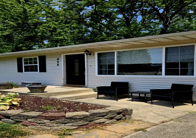 Photo 3 of Single family home for sale at 408 Prairie St, Crown Point, IN 46307 | MLS# 847447 | Listing updated on 2026-10-27