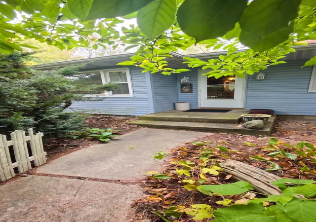 Photo 2 of Single family home for sale at 102 Bullseye Lake Rd, Valparaiso, IN 46383 | MLS# 847512 | Listing updated on 2026-10-29