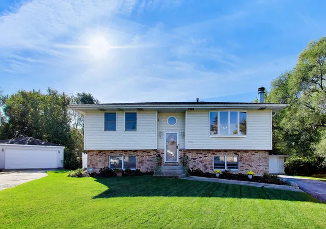 Single family home for sale at 1738 Valley Ct, Schererville, IN 46375 | MLS# 847502