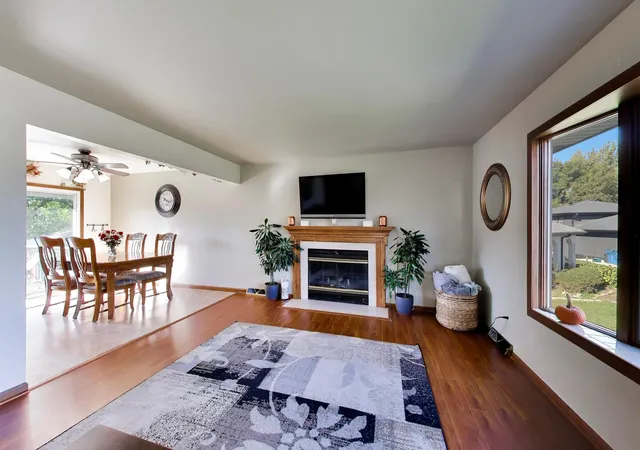 Photo 1 of Single family home for sale at 1738 Valley Ct, Schererville, IN 46375 | MLS# 847502 | Listing updated on 2026-10-28