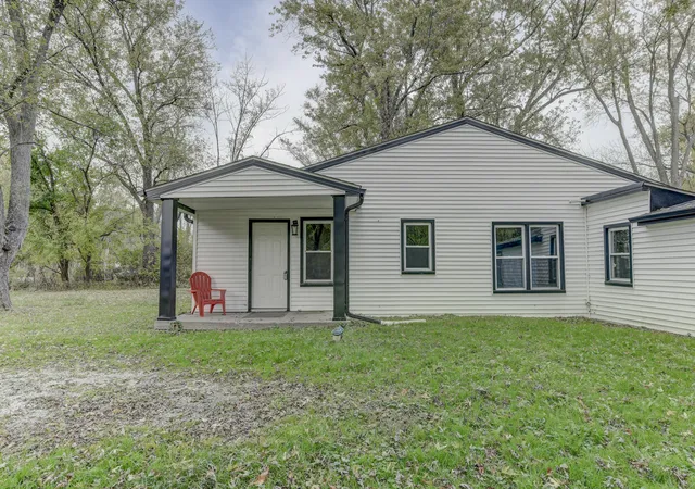 Photo 1 of Single family home for sale at 1844 S Calhoun St, Griffith, IN 46319 | MLS# 847478 | Listing updated on 2026-10-28