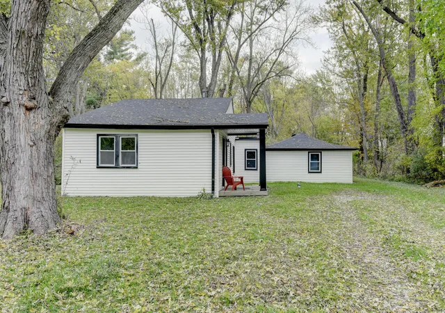 Photo 2 of Single family home for sale at 1844 S Calhoun St, Griffith, IN 46319 | MLS# 847478 | Listing updated on 2026-10-28