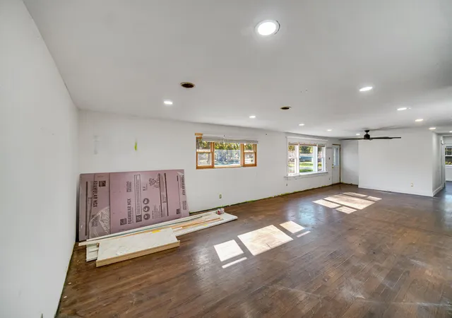 Photo 2 of Single family home for sale at 6084 Meadowlark St, Portage, IN 46368 | MLS# 847551 | Listing updated on 2026-10-29