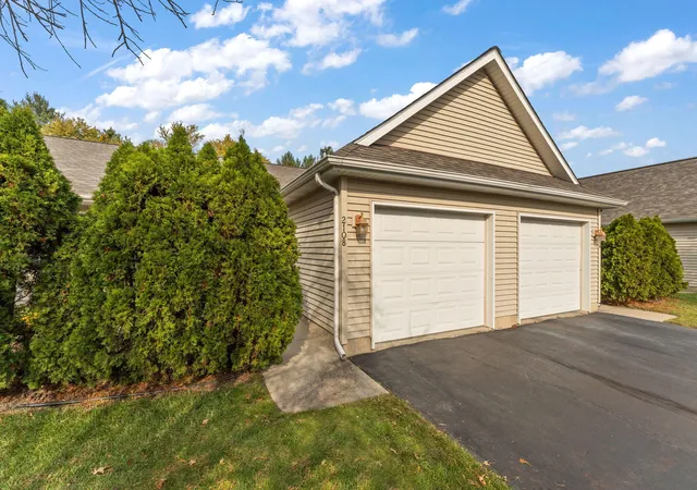 Photo 3 of Townhouse for sale at 2108 Tupelo Ln, Chesterton, IN 46304 | MLS# 847484 | Listing updated on 2026-10-28