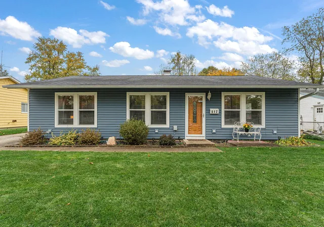Single family home for sale at 612 Parkside Ave, Valparaiso, IN 46383 | MLS# 847580