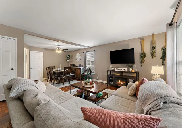Photo 2 of Single family home for sale at 612 Parkside Ave, Valparaiso, IN 46383 | MLS# 847580 | Listing updated on 2026-10-30