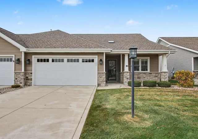 Photo 1 of Townhouse for sale at 10414 Red Rock Pl, Dyer, IN 46311 | MLS# 847521 | Listing updated on 2026-10-29